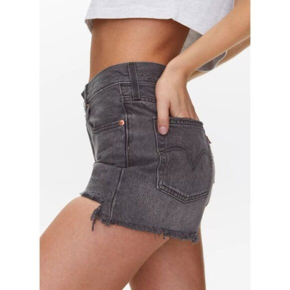 NWT Aritzia Levi's Grey wash 501 Original Short  Mid-rise denim shorts size 27 - Picture 12 of 16